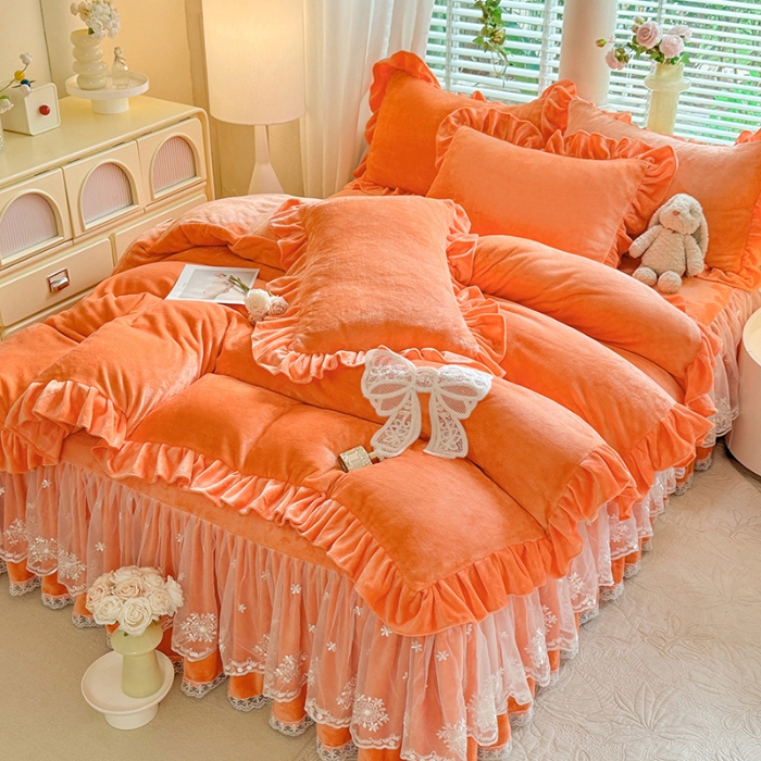 91家纺网 家纺一手货源 找家纺 2025秋冬新款230g全消光牛奶绒床裙款四件套纯色蕾丝花边刺绣蕾丝床裙款床盖款法式蕾丝公主粉奶油风四件套 甜心--艾玛橙 