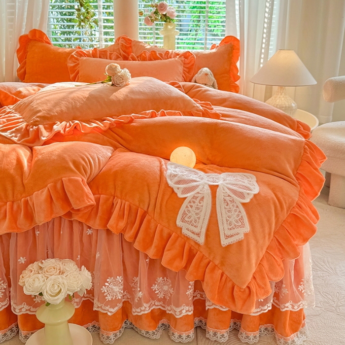91家纺网 家纺一手货源 找家纺 2025秋冬新款230g全消光牛奶绒床裙款四件套纯色蕾丝花边刺绣蕾丝床裙款床盖款法式蕾丝公主粉奶油风四件套 甜心--艾玛橙 