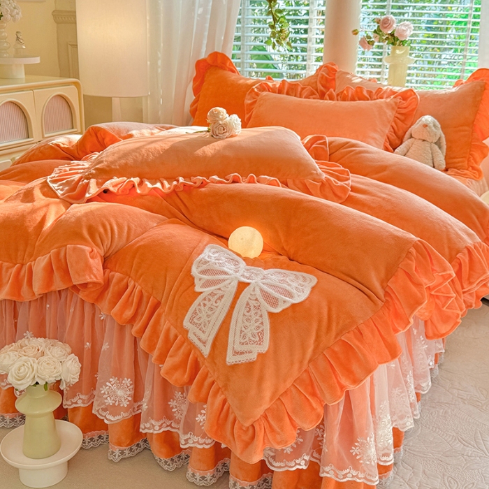 91家纺网 家纺一手货源 找家纺 2025秋冬新款230g全消光牛奶绒床裙款四件套纯色蕾丝花边刺绣蕾丝床裙款床盖款法式蕾丝公主粉奶油风四件套 甜心--艾玛橙 