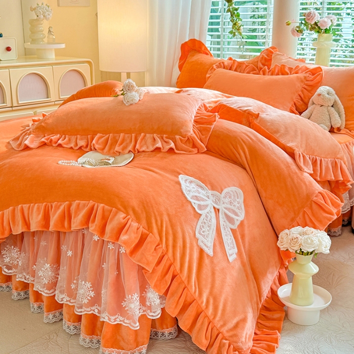 91家纺网 家纺一手货源 找家纺 2025秋冬新款230g全消光牛奶绒床裙款四件套纯色蕾丝花边刺绣蕾丝床裙款床盖款法式蕾丝公主粉奶油风四件套 甜心--艾玛橙 