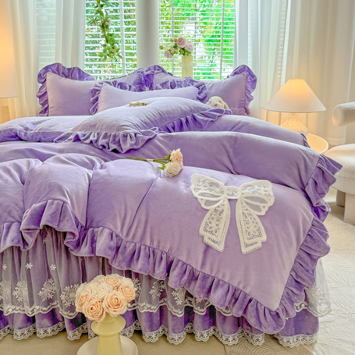 91家纺网 家纺一手货源 找家纺 2025秋冬新款230g全消光牛奶绒床裙款四件套纯色蕾丝花边刺绣蕾丝床裙款床盖款法式蕾丝公主粉奶油风四件套 甜心--梦幻紫