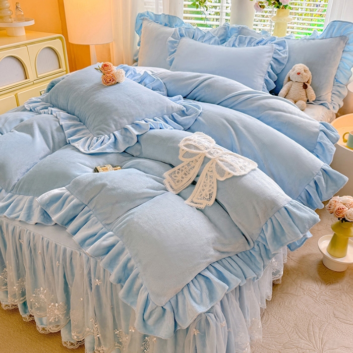 91家纺网 家纺一手货源 找家纺 2025秋冬新款230g全消光牛奶绒床裙款四件套纯色蕾丝花边刺绣蕾丝床裙款床盖款法式蕾丝公主粉奶油风四件套 甜心--婴儿蓝