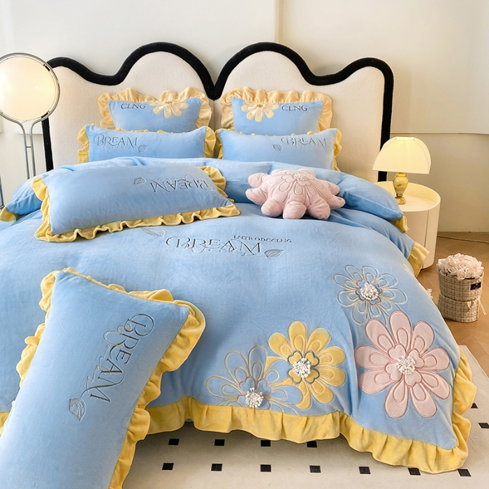 91家纺网 家纺一手货源 找家纺 9斤高端韩版少女心法式公主风贴布绣花牛奶绒四件套小清新绒兔毛绒法莱绒床盖被套丝绒兔毛绒法莱绒床盖被套 潘多拉-婴儿蓝 