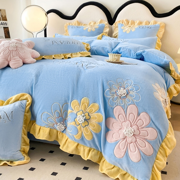 91家纺网 家纺一手货源 找家纺 9斤高端韩版少女心法式公主风贴布绣花牛奶绒四件套小清新绒兔毛绒法莱绒床盖被套丝绒兔毛绒法莱绒床盖被套 潘多拉-婴儿蓝 