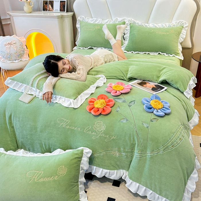 91家纺网 家纺一手货源 找家纺 9斤高端韩版少女心法式公主风贴布绣花牛奶绒四件套小清新绒兔毛绒法莱绒床盖被套丝绒兔毛绒法莱绒床盖被套  锦上添花-新芽绿