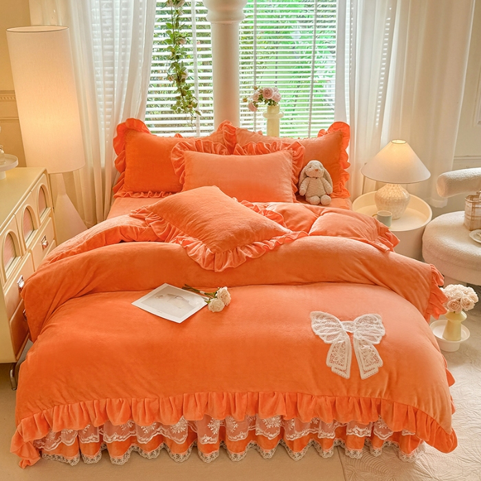91家纺网 家纺一手货源 找家纺 2025秋冬新款230g全消光牛奶绒床裙款四件套纯色蕾丝花边刺绣蕾丝床裙款床盖款法式蕾丝公主粉奶油风四件套 甜心—艾玛橙 