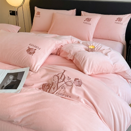 91家纺网 家纺一手货源 找家纺 （总）如一 2024新款水晶绒纯色刺绣四件套 法莱牛奶绒高克重套件