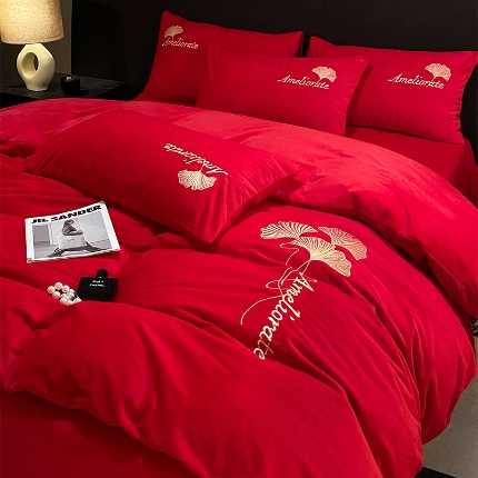 91家纺网 家纺一手货源 找家纺 （总）如一2024新款水晶绒纯色刺绣四件套 珊瑚牛奶绒套件