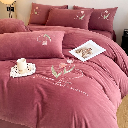 91家纺网 家纺一手货源 找家纺 (总）如一2024新款水晶绒双拼刺绣四件套 牛奶法莱绒高克重套件