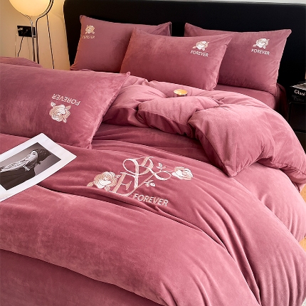 91家纺网 家纺一手货源 找家纺 (总）如一2024新款水晶绒双拼刺绣四件套 牛奶法莱绒高克重套件