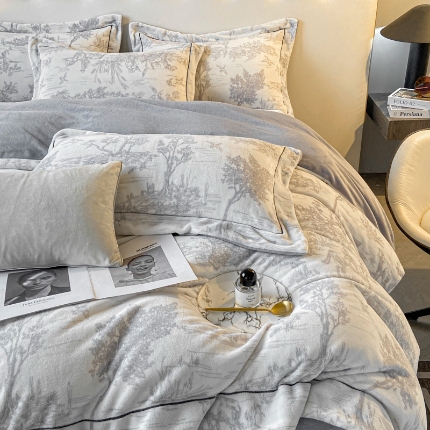 91家纺网 家纺一手货源 找家纺 （总）2025年新款 230克宝宝婴儿牛奶绒水墨画工艺款床裙款四件套