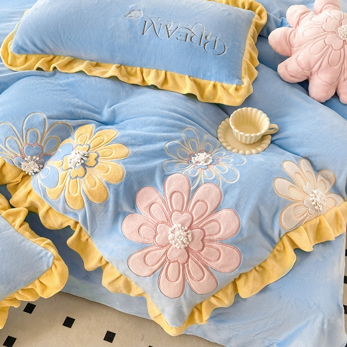 91家纺网 家纺一手货源 找家纺 9斤高端韩版少女心法式公主风贴布绣花牛奶绒四件套小清新绒兔毛绒法莱绒床盖被套丝绒兔毛绒法莱绒床盖被套 潘多拉-婴儿蓝 