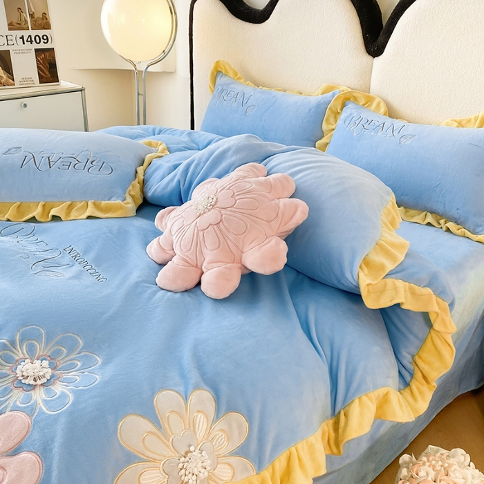 91家纺网 家纺一手货源 找家纺 9斤高端韩版少女心法式公主风贴布绣花牛奶绒四件套小清新绒兔毛绒法莱绒床盖被套丝绒兔毛绒法莱绒床盖被套 潘多拉-婴儿蓝 