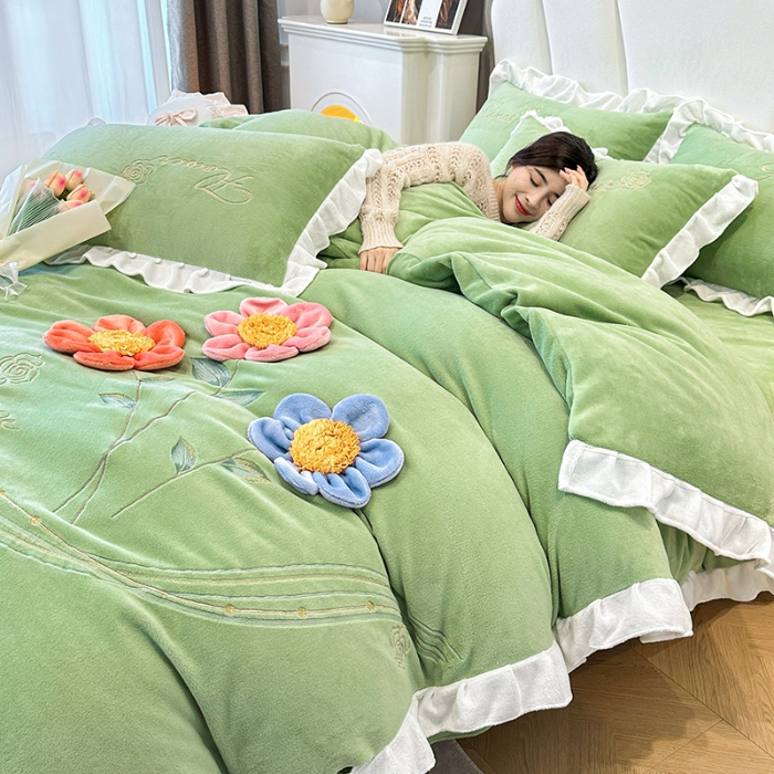 91家纺网 家纺一手货源 找家纺 9斤高端韩版少女心法式公主风贴布绣花牛奶绒四件套小清新绒兔毛绒法莱绒床盖被套丝绒兔毛绒法莱绒床盖被套  锦上添花-新芽绿