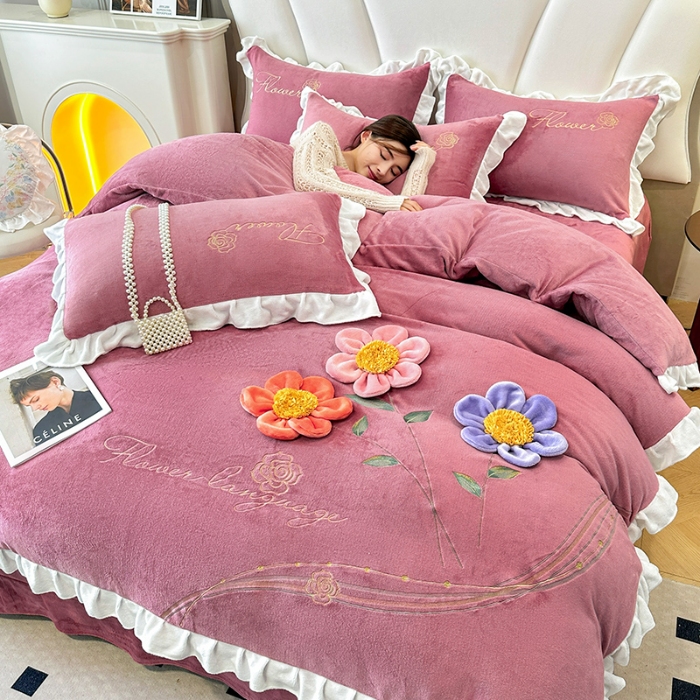 91家纺网 家纺一手货源 找家纺 9斤高端韩版少女心法式公主风贴布绣花牛奶绒四件套小清新绒兔毛绒法莱绒床盖被套丝绒兔毛绒法莱绒床盖被套  锦上添花-豆沙红 