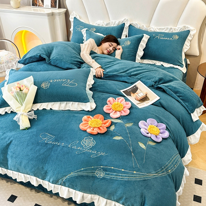 91家纺网 家纺一手货源 找家纺 9斤高端韩版少女心法式公主风贴布绣花牛奶绒四件套小清新绒兔毛绒法莱绒床盖被套丝绒兔毛绒法莱绒床盖被套 锦上添花-宾利蓝