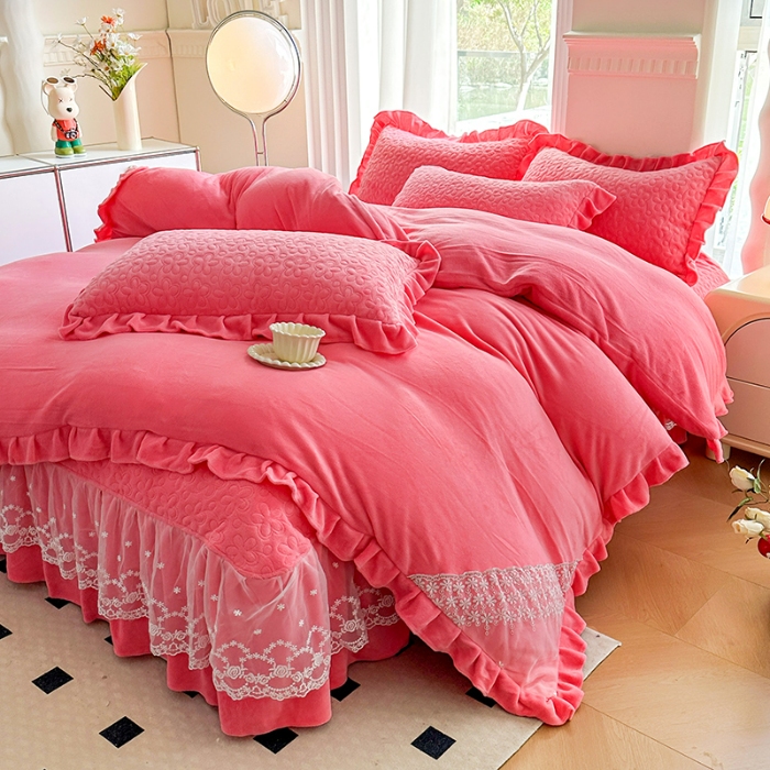 91家纺网 家纺一手货源 找家纺 苏米娜2024秋冬新款220g全消光牛奶绒床盖四件套12斤重加厚婴儿绒法莱绒床裙款床盖款四件套 浪漫花语—豆沙红   