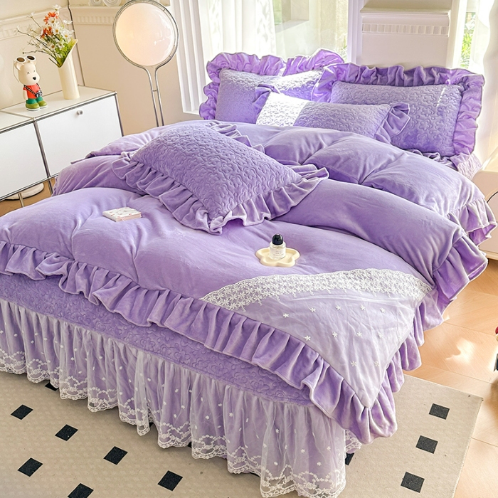 91家纺网 家纺一手货源 找家纺 苏米娜2024秋冬新款220g全消光牛奶绒床盖四件套12斤重加厚婴儿绒法莱绒床裙款床盖款四件套 浪漫花语—梦幻紫 