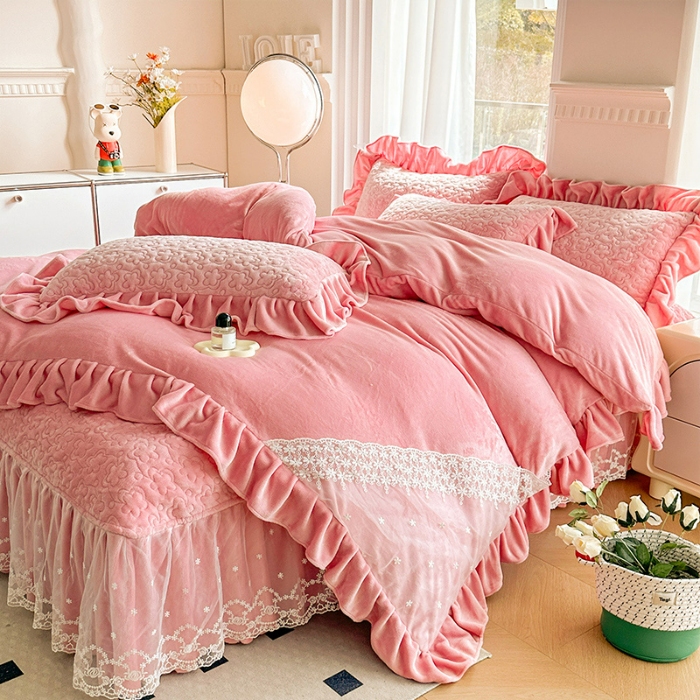 91家纺网 家纺一手货源 找家纺 苏米娜2024秋冬新款220g全消光牛奶绒床盖四件套12斤重加厚婴儿绒法莱绒床裙款床盖款四件套 浪漫花语—樱花粉