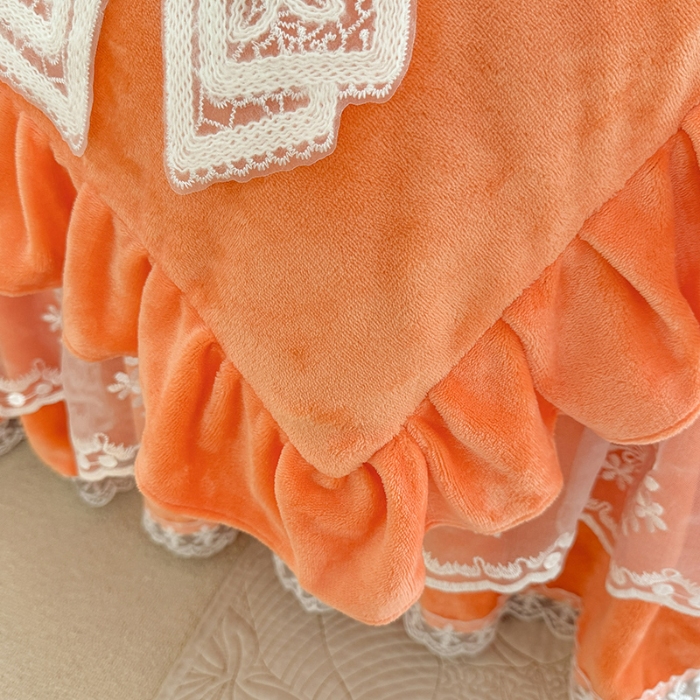 91家纺网 家纺一手货源 找家纺 2025秋冬新款230g全消光牛奶绒床裙款四件套纯色蕾丝花边刺绣蕾丝床裙款床盖款法式蕾丝公主粉奶油风四件套 甜心—艾玛橙 