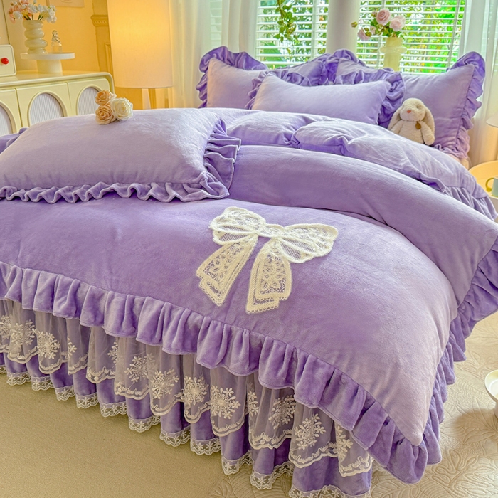 91家纺网 家纺一手货源 找家纺 2025秋冬新款230g全消光牛奶绒床裙款四件套纯色蕾丝花边刺绣蕾丝床裙款床盖款法式蕾丝公主粉奶油风四件套 甜心—梦幻紫 