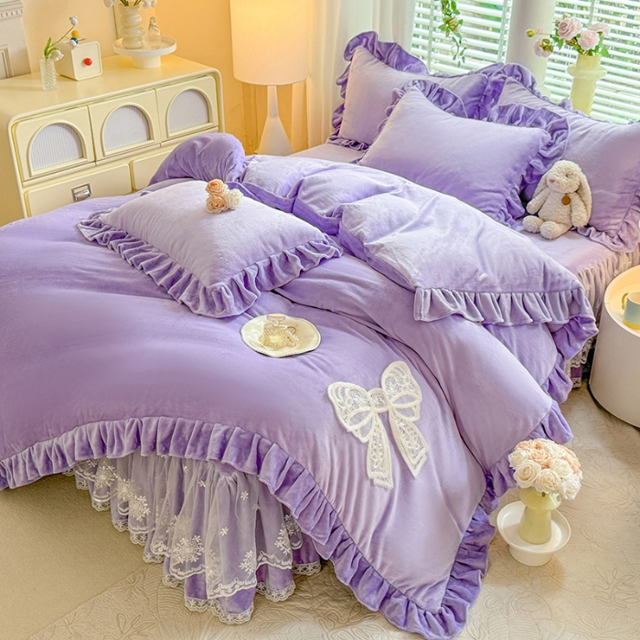 91家纺网 家纺一手货源 找家纺 2025秋冬新款230g全消光牛奶绒床裙款四件套纯色蕾丝花边刺绣蕾丝床裙款床盖款法式蕾丝公主粉奶油风四件套 甜心—梦幻紫 