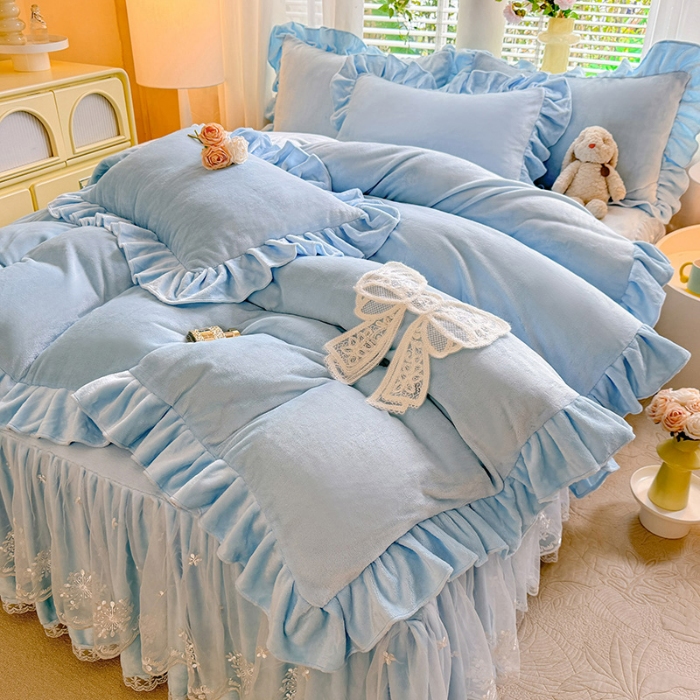 91家纺网 家纺一手货源 找家纺 2025秋冬新款230g全消光牛奶绒床裙款四件套纯色蕾丝花边刺绣蕾丝床裙款床盖款法式蕾丝公主粉奶油风四件套  甜心—婴儿蓝  