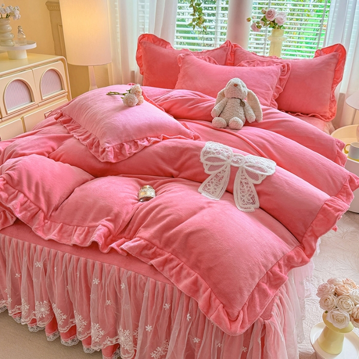 91家纺网 家纺一手货源 找家纺 漫布云2025秋冬新品230g全消光韩版花边牛奶绒床裙款四件套刺绣蕾丝花边床罩款四件套 甜心—豆沙红 