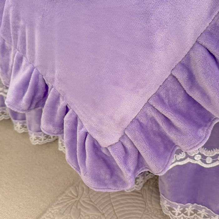 91家纺网 家纺一手货源 找家纺 漫布云2025秋冬新品230g全消光韩版花边牛奶绒床裙款四件套刺绣蕾丝花边床罩款四件套 甜心—梦幻紫
