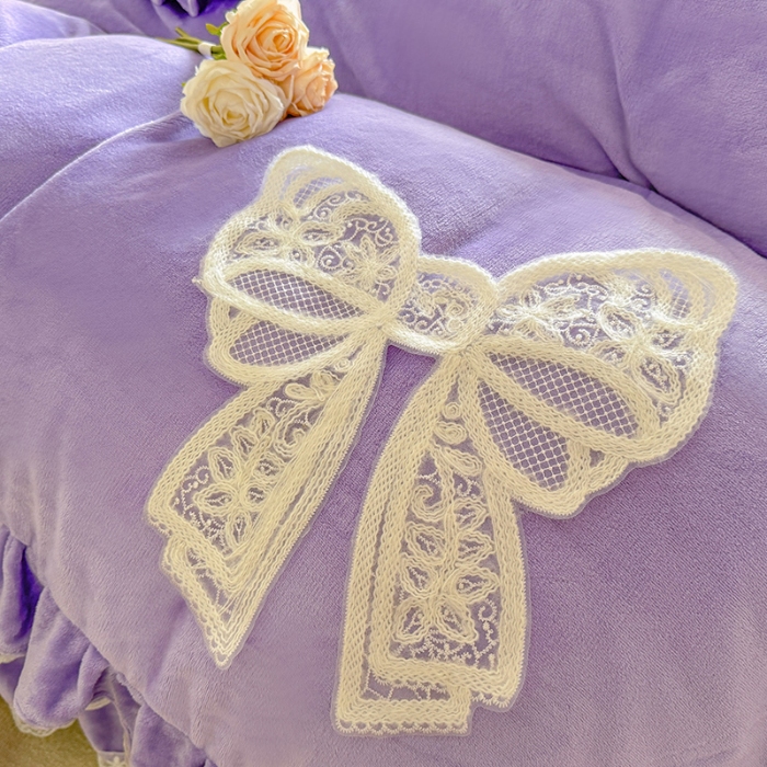 91家纺网 家纺一手货源 找家纺 漫布云2025秋冬新品230g全消光韩版花边牛奶绒床裙款四件套刺绣蕾丝花边床罩款四件套 甜心—梦幻紫