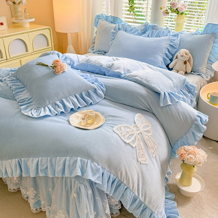 91家纺网 家纺一手货源 找家纺 漫布云2025秋冬新品230g全消光韩版花边牛奶绒床裙款四件套刺绣蕾丝花边床罩款四件套 甜心—婴儿蓝 