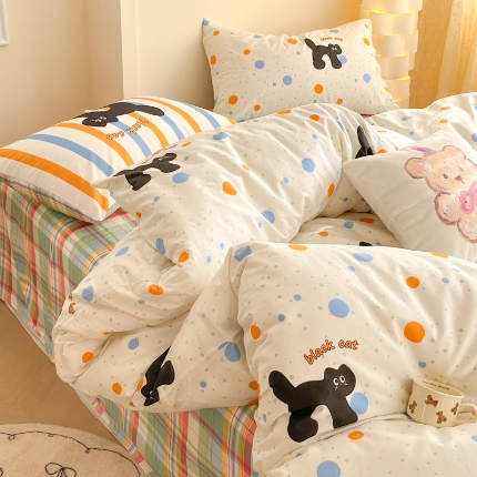 91家纺网 家纺一手货源 找家纺 耀悦家纺 2025新款A类大版枕套混搭卡通纯棉四件套 点点小黑猫