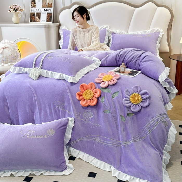 91家纺网 家纺一手货源 找家纺 9斤高端韩版少女心法式公主风贴布绣花牛奶绒四件套小清新绒兔毛绒法莱绒床盖被套丝绒兔毛绒法莱绒床盖被套 锦上添花-梦幻紫 