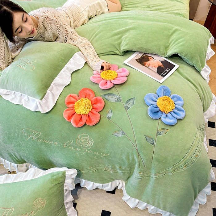 91家纺网 家纺一手货源 找家纺 9斤高端韩版少女心法式公主风贴布绣花牛奶绒四件套小清新绒兔毛绒法莱绒床盖被套丝绒兔毛绒法莱绒床盖被套 锦上添花-新芽绿 