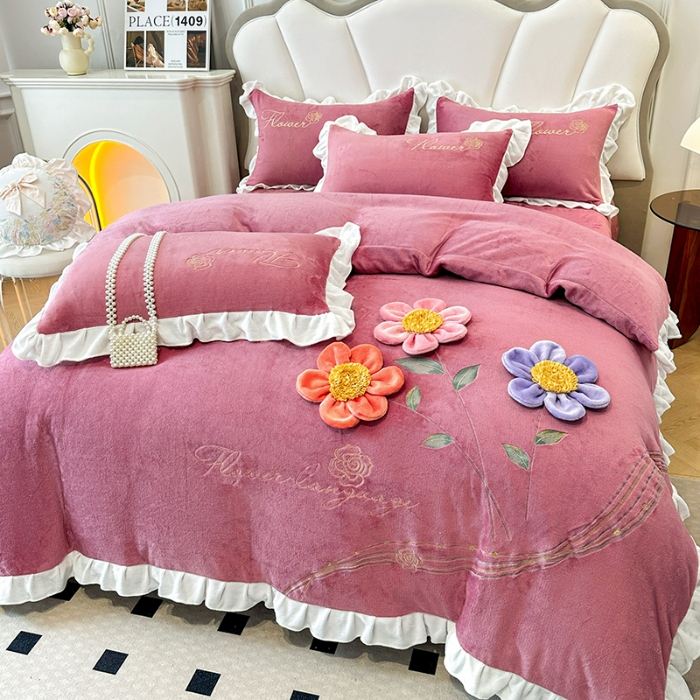 91家纺网 家纺一手货源 找家纺 9斤高端韩版少女心法式公主风贴布绣花牛奶绒四件套小清新绒兔毛绒法莱绒床盖被套丝绒兔毛绒法莱绒床盖被套 锦上添花-豆沙红