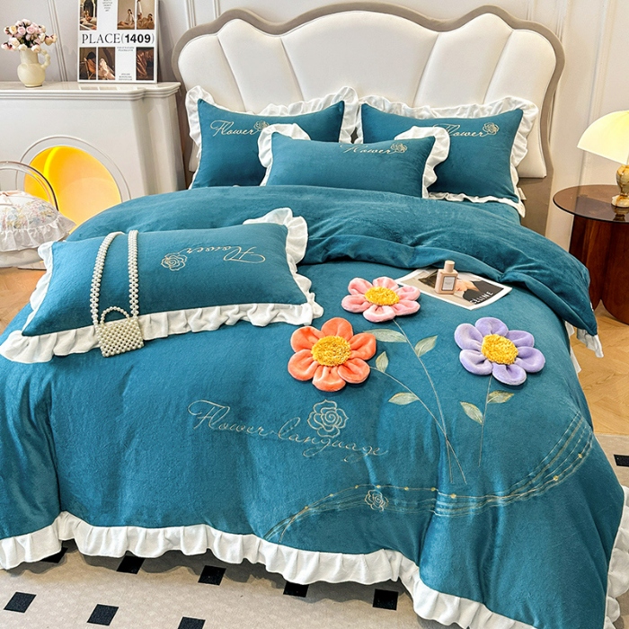 91家纺网 家纺一手货源 找家纺 9斤高端韩版少女心法式公主风贴布绣花牛奶绒四件套小清新绒兔毛绒法莱绒床盖被套丝绒兔毛绒法莱绒床盖被套  锦上添花-宾利蓝