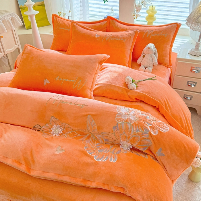 91家纺网 家纺一手货源 找家纺 漫布云2025大版花卉牛奶绒四件套小香风高克重加厚兔毛绒240g牛奶绒工艺款刺绣花四件套婴儿宝宝兔兔绒法莱金貂绒刺绣花四件套 梦露—艾玛橙  