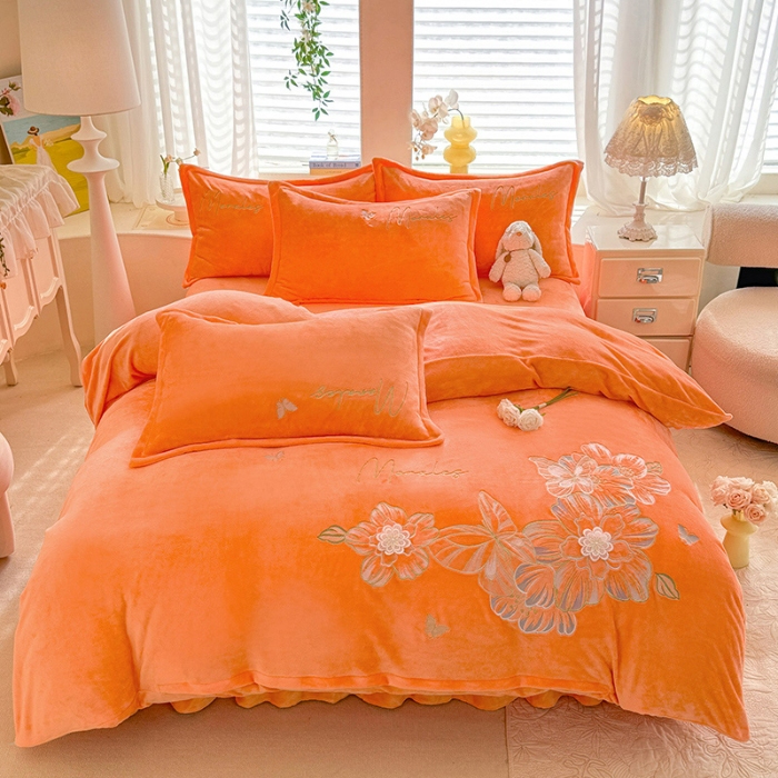 91家纺网 家纺一手货源 找家纺 漫布云2025大版花卉牛奶绒四件套小香风高克重加厚兔毛绒240g牛奶绒工艺款刺绣花四件套婴儿宝宝兔兔绒法莱金貂绒刺绣花四件套 梦露—艾玛橙  