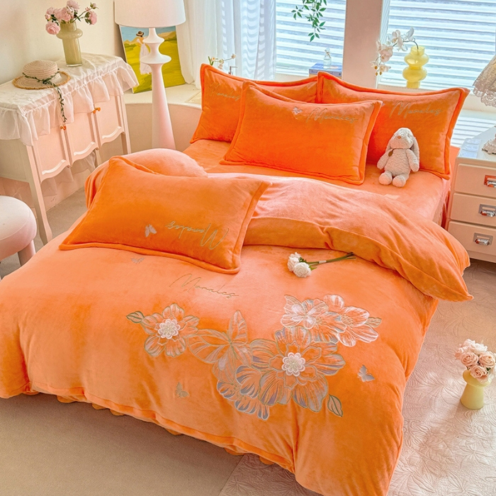 91家纺网 家纺一手货源 找家纺 漫布云2025大版花卉牛奶绒四件套小香风高克重加厚兔毛绒240g牛奶绒工艺款刺绣花四件套婴儿宝宝兔兔绒法莱金貂绒刺绣花四件套 梦露—艾玛橙  