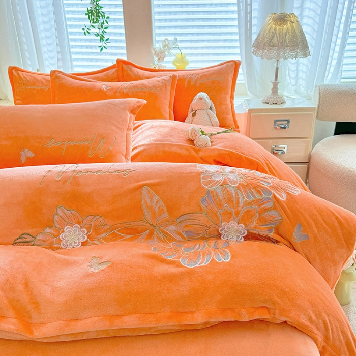 91家纺网 家纺一手货源 找家纺 漫布云2025大版花卉牛奶绒四件套小香风高克重加厚兔毛绒240g牛奶绒工艺款刺绣花四件套婴儿宝宝兔兔绒法莱金貂绒刺绣花四件套 梦露—艾玛橙  