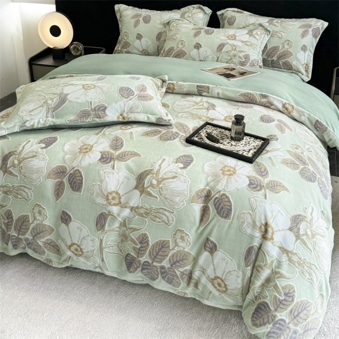 91家纺网 家纺一手货源 找家纺 （总）金喜 2024新款230克高克重牛奶绒雕花四件套优雅风牛奶绒套件-木槿系列