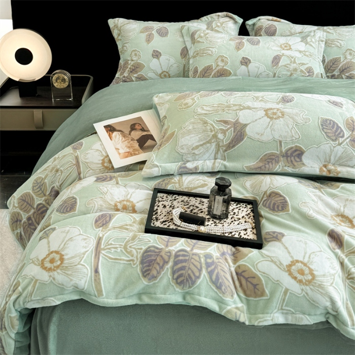 91家纺网 家纺一手货源 找家纺 （总）金喜 2024新款230克高克重牛奶绒雕花四件套优雅风牛奶绒套件-木槿系列