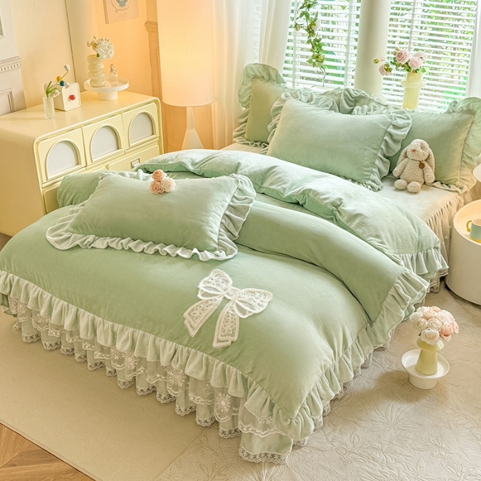 91家纺网 家纺一手货源 找家纺 2025秋冬新款230g全消光牛奶绒床裙款四件套纯色蕾丝花边刺绣蕾丝床裙款床盖款法式蕾丝公主粉奶油风四件套 甜心—新芽绿 