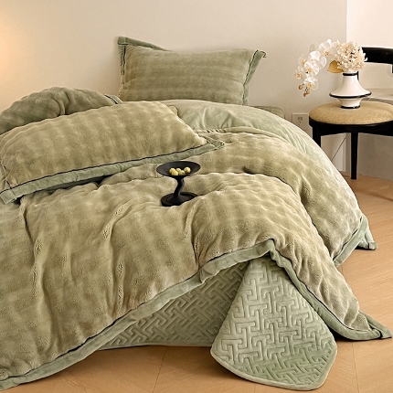 91家纺网 家纺一手货源 找家纺 （总）欧邦 新款A类泡泡绒牛奶绒单被套夹棉床盖单品可组合