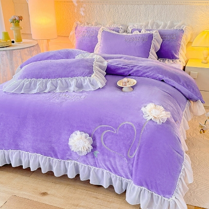 91家纺网 家纺一手货源 找家纺 苏米娜2024秋冬新款法式公主风少女心牛奶绒四件套立体贴布绣花绒蝴蝶刺绣床裙款四件套 伊甸园—梦幻紫 