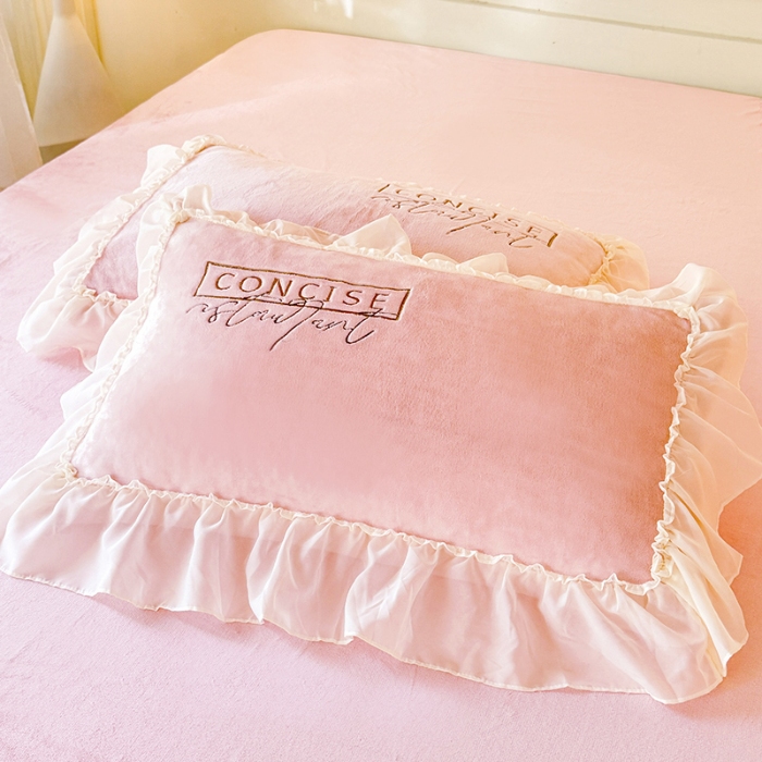 91家纺网 家纺一手货源 找家纺 苏米娜2024秋冬新款法式公主风少女心牛奶绒四件套立体贴布绣花绒蝴蝶刺绣床裙款四件套 伊甸园--樱花粉