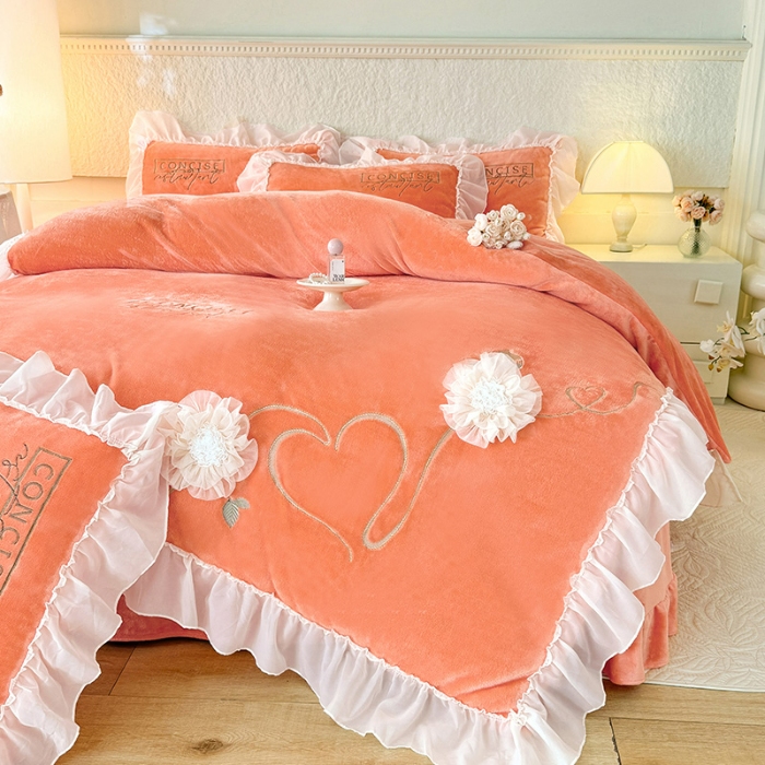 91家纺网 家纺一手货源 找家纺 苏米娜2024秋冬新款法式公主风少女心牛奶绒四件套立体贴布绣花绒蝴蝶刺绣床裙款四件套   伊甸园--艾玛橙 