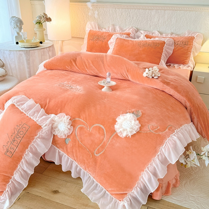 91家纺网 家纺一手货源 找家纺 苏米娜2024秋冬新款法式公主风少女心牛奶绒四件套立体贴布绣花绒蝴蝶刺绣床裙款四件套   伊甸园--艾玛橙 