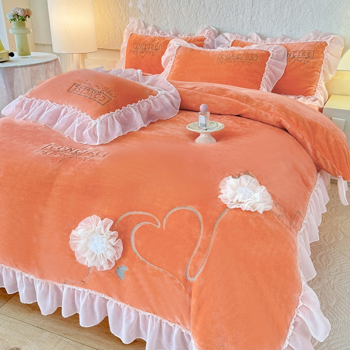 91家纺网 家纺一手货源 找家纺 苏米娜2024秋冬新款法式公主风少女心牛奶绒四件套立体贴布绣花绒蝴蝶刺绣床裙款四件套   伊甸园--艾玛橙 