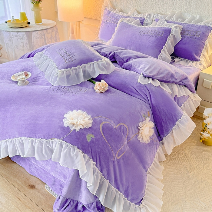 91家纺网 家纺一手货源 找家纺 苏米娜2024秋冬新款法式公主风少女心牛奶绒四件套立体贴布绣花绒蝴蝶刺绣床裙款四件套 伊甸园—梦幻紫 